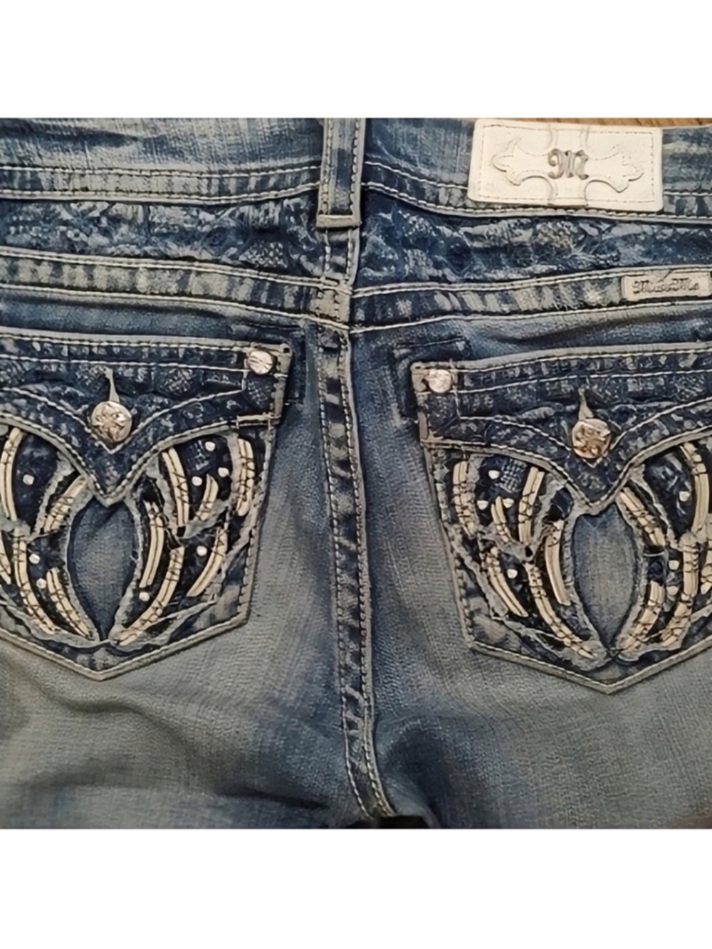 Gorgeous Miss Me Standard Skinny Jeans Wing Embellished Pockets 31” Inseam